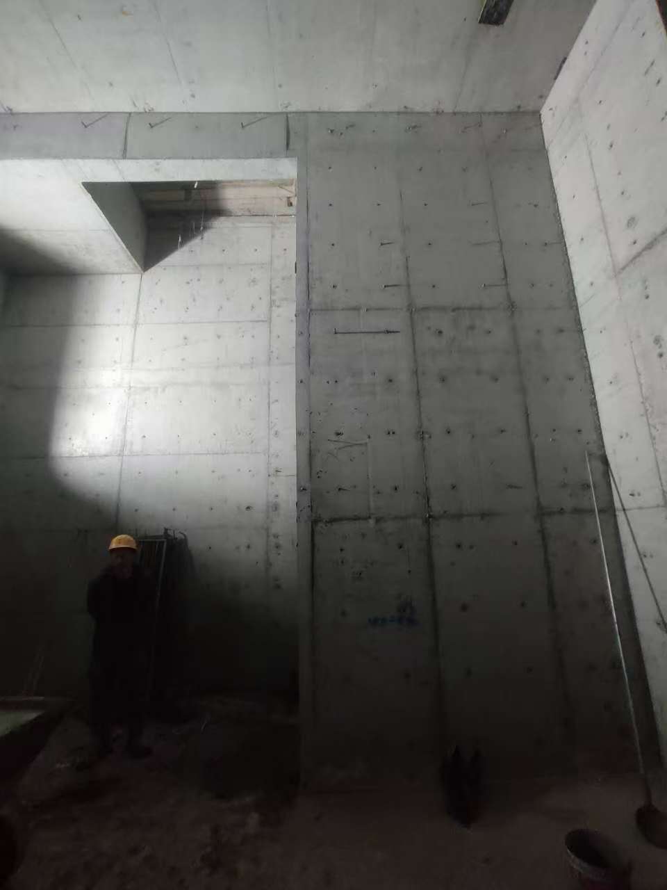道孚墙上开槽钢筋断了有影响吗